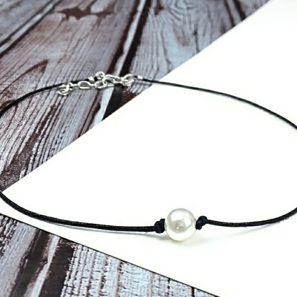 Faux pearl choker necklace - Picture 2 of 6